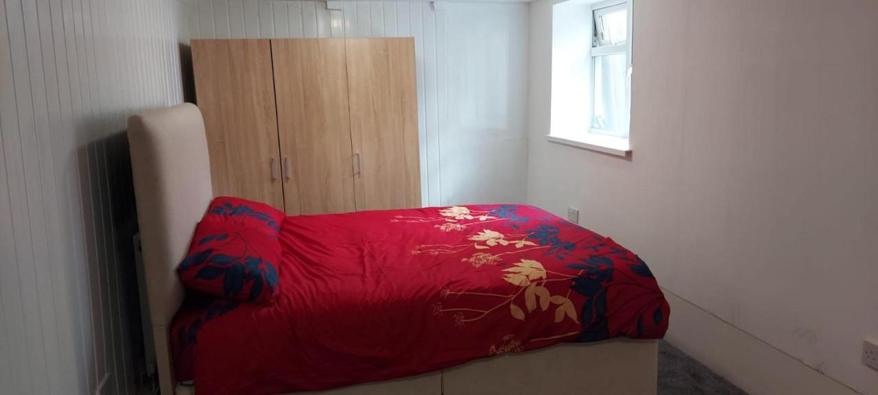 Lovely 3-Bed Apartment In Parkgate Rotherham Dış mekan fotoğraf