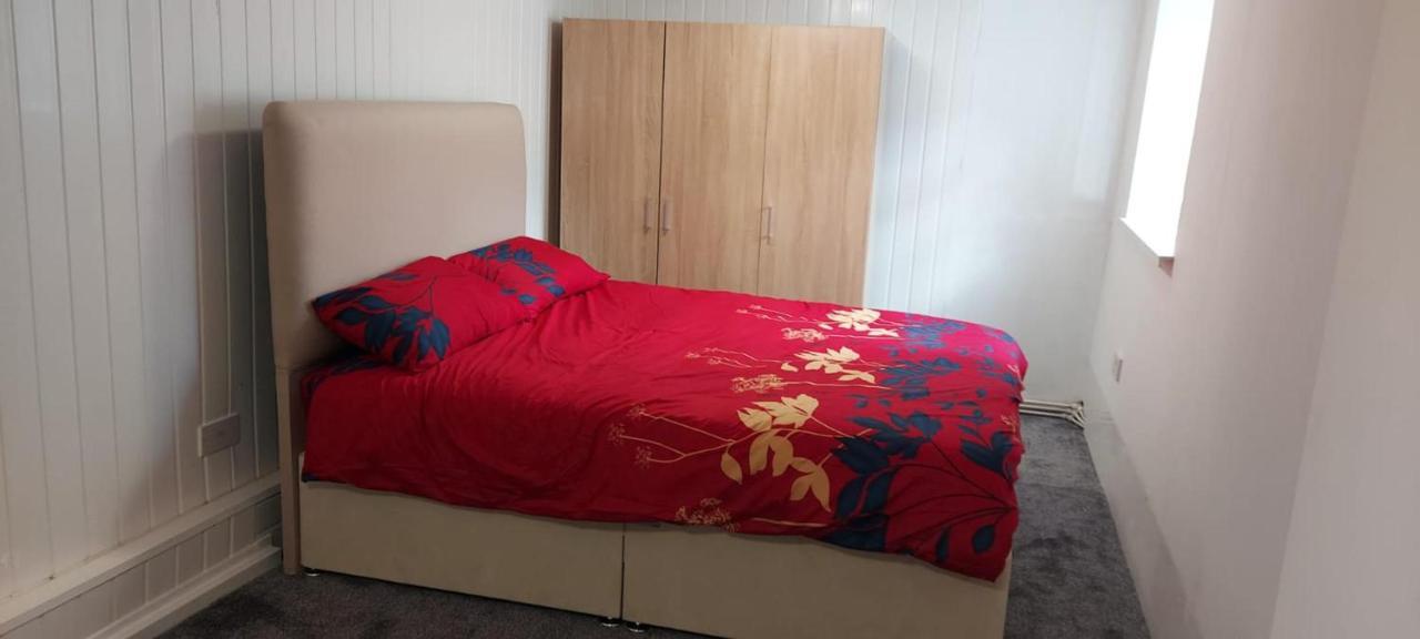 Lovely 3-Bed Apartment In Parkgate Rotherham Dış mekan fotoğraf