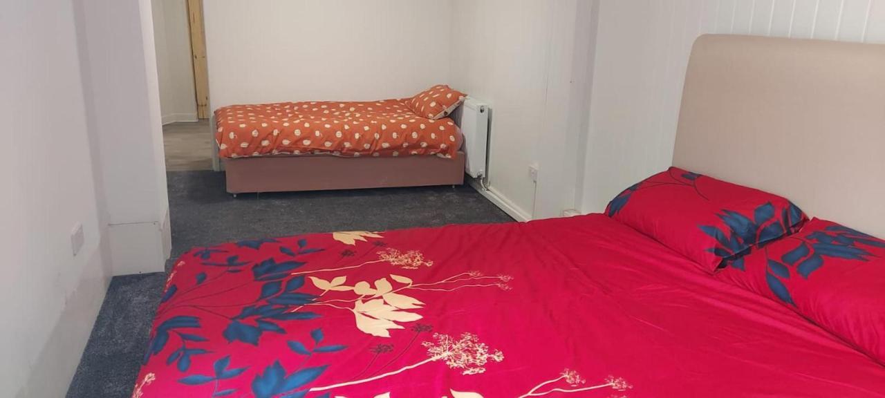 Lovely 3-Bed Apartment In Parkgate Rotherham Dış mekan fotoğraf