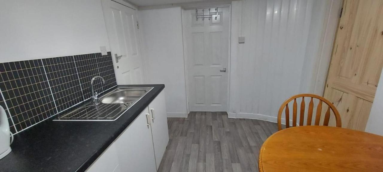 Lovely 3-Bed Apartment In Parkgate Rotherham Dış mekan fotoğraf