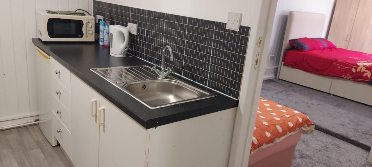 Lovely 3-Bed Apartment In Parkgate Rotherham Dış mekan fotoğraf