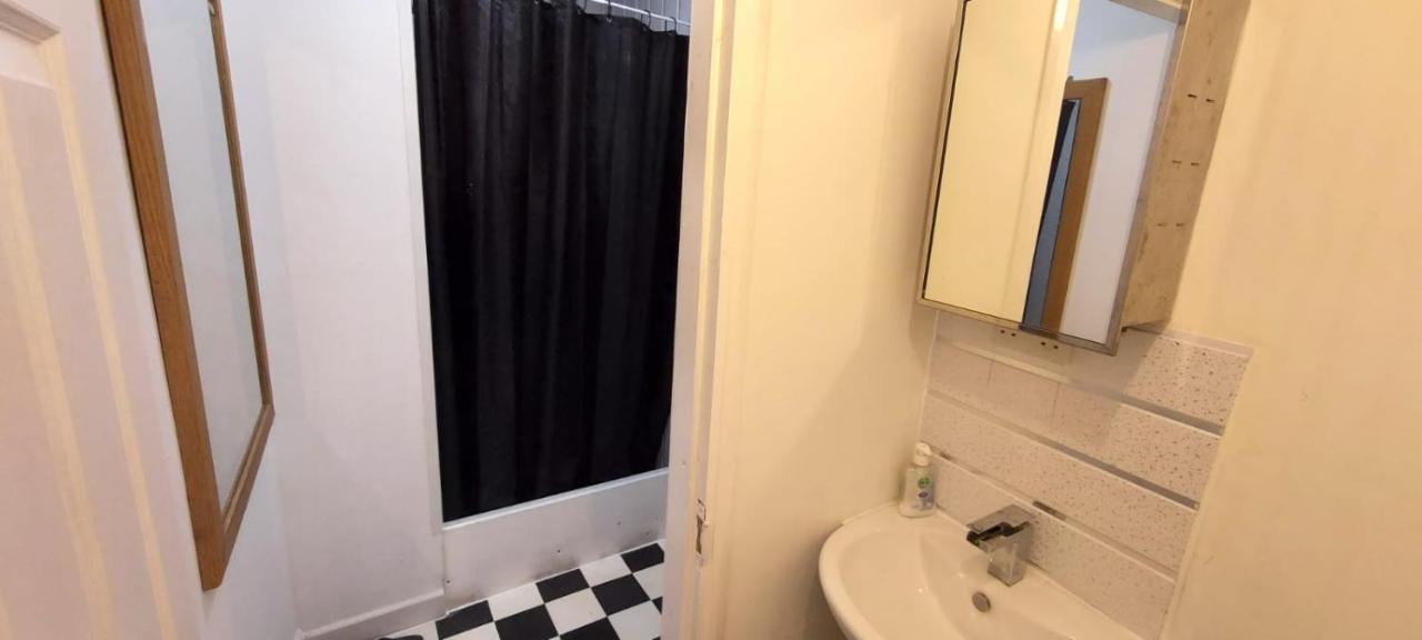 Lovely 3-Bed Apartment In Parkgate Rotherham Dış mekan fotoğraf