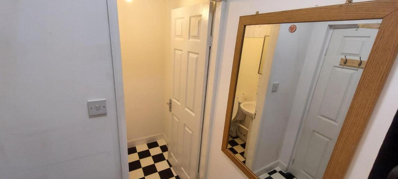 Lovely 3-Bed Apartment In Parkgate Rotherham Dış mekan fotoğraf