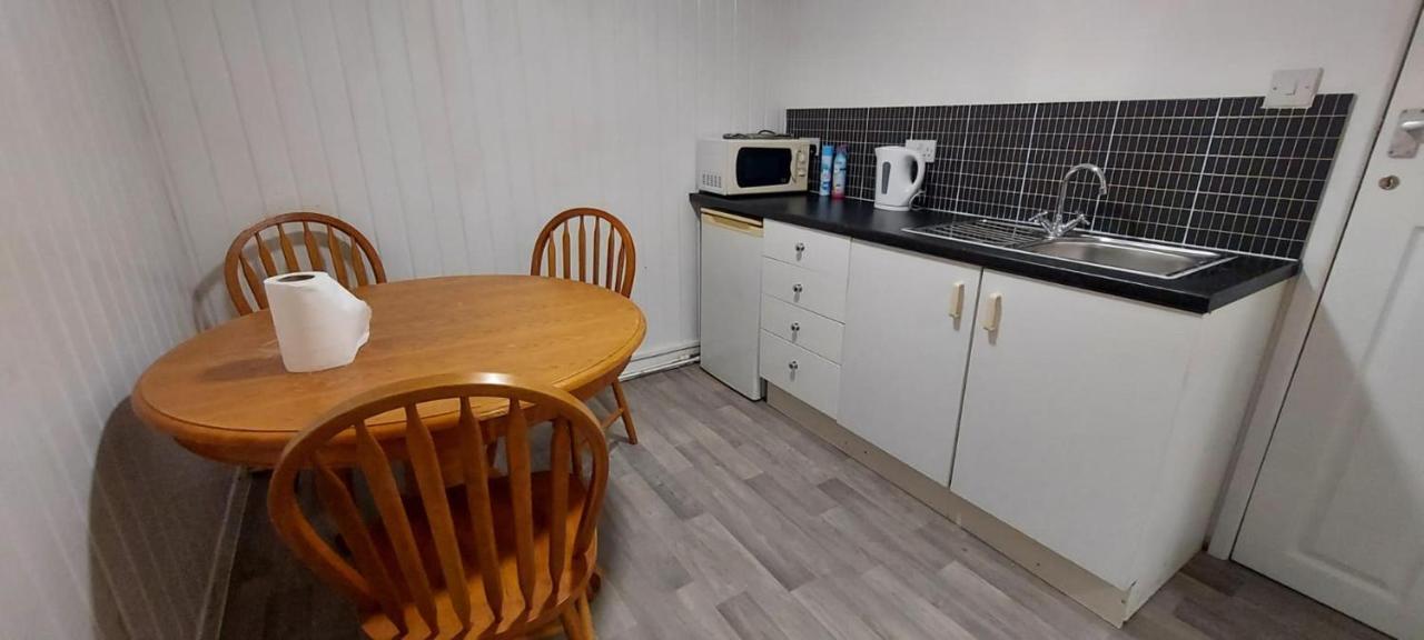 Lovely 3-Bed Apartment In Parkgate Rotherham Dış mekan fotoğraf