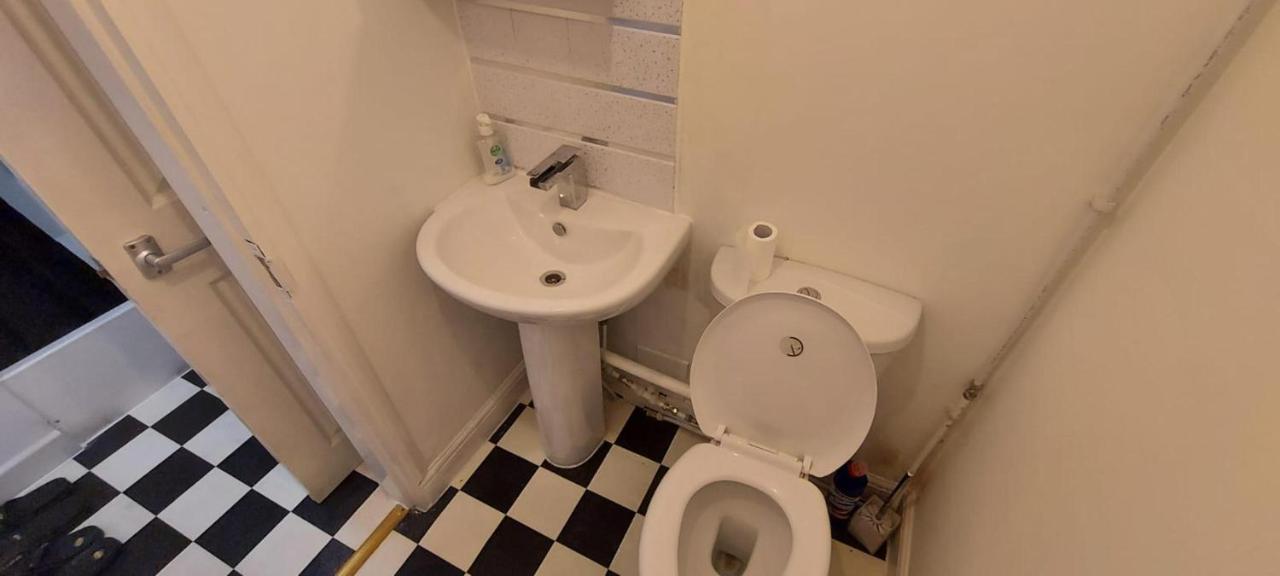 Lovely 3-Bed Apartment In Parkgate Rotherham Dış mekan fotoğraf