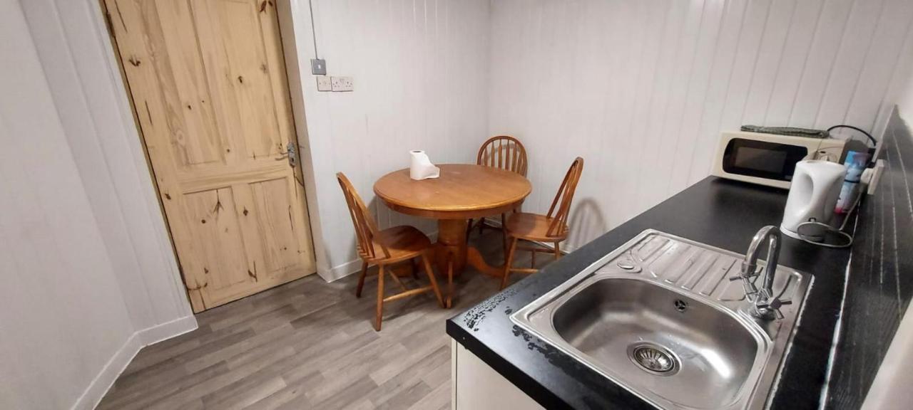 Lovely 3-Bed Apartment In Parkgate Rotherham Dış mekan fotoğraf